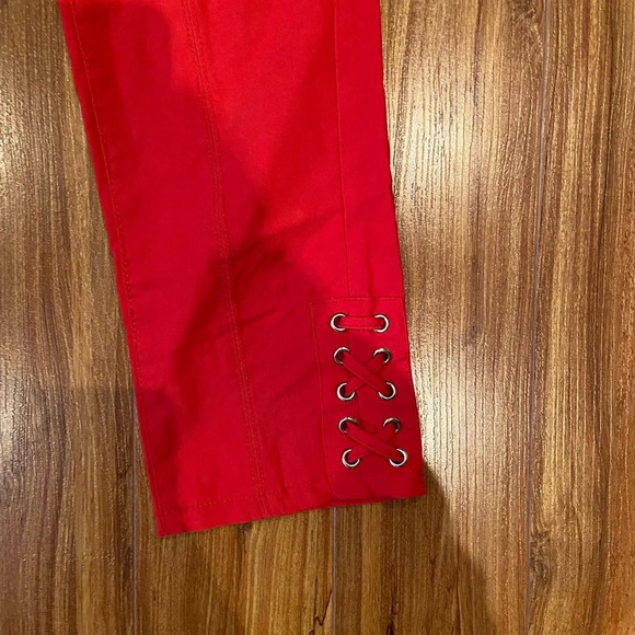 Red capris - Picture 8 of 12